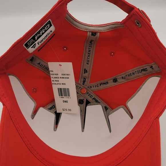 Calgary Flames Fanatics hat - Picture 5 of 5